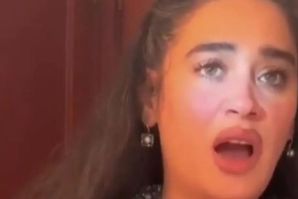 40 Yaş Büyük Evliliğiyle Gündeme Gelmişti: Meltem Miraloğlu ABD’deki Yeni Paylaşımlarıyla Yine Dikkat Çekti